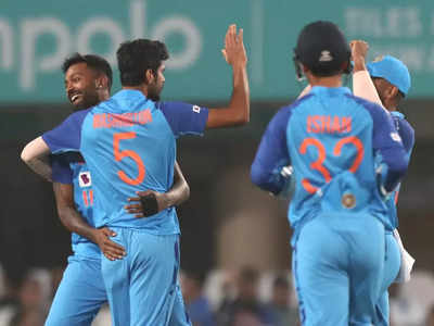 IND vs NZ Live: सुंदर ने एक ही ओवर में दिये दो झटके, भारत की दमदार वापसी