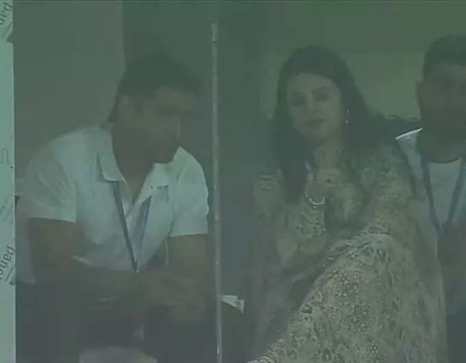Sakshi appeared on camera after a long time