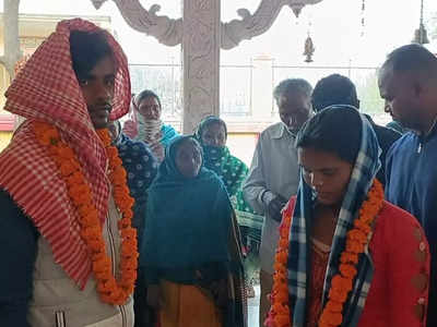Azamgarh News: प्रेमिका से मिलने उसके घर पहुंचे प्रेमी को पकड़ा, मंदिर में करा दी शादी 