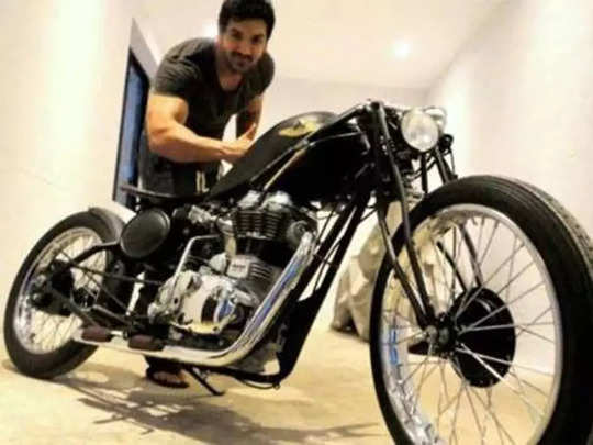 John Abraham Cars-Bikes Collection: कार से ज्‍यादा बाइक्‍स के शौकीन हैं जॉन अब्राहम, धूम मचाने वाला है काफिला