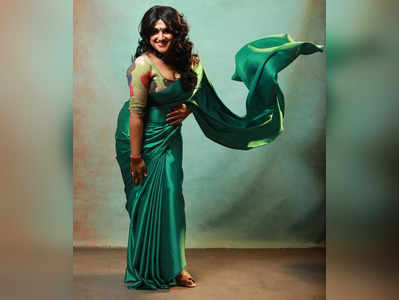 Vanitha Vijayakumar: சேலையில் ஹாட்னஸ் காட்டும் வனிதா அக்கா... ஒவ்வொன்னும் ஒரு ரகம்!