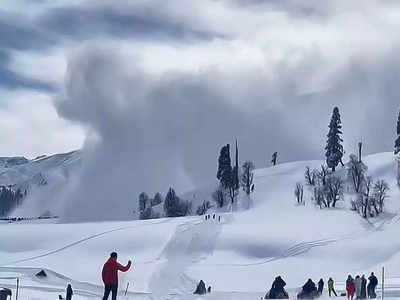 स्कीइंग के दौरान अचानक गिरी 20 फीट बर्फ की दीवार, नीचे दब गए 21 टूरिस्ट, 2 की मौत, तस्वीरें