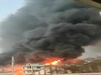 Hyderabad Fire: హైదరాబాద్‌లో మరో భారీ అగ్నిప్రమాదం.. గోడౌన్‌లో చెలరేగిన మంటలు.. భయాందోళనలో ప్రజలు