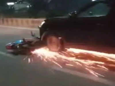 VIDEO: अपघातानंतर कारसमोर अडकली बाईक; ४ किमी फरफटत नेली; संपूर्ण रस्त्यावर ठिणग्या