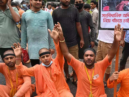 Bangladesh Hindu Idols: बांग्‍लादेश के मंदिर में 14 हिंदू मुर्तियों को तोड़कर सड़क पर फेंका गया, घटना के बाद हिंदुओं में दहशत 