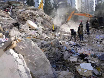 युद्धग्रस्त सीरिया को भूकंप ने दी दोहरी मार, तबाही का ऐसा मंजर जैसे प्रलय आया हो, अब तक 1,500 मौतें