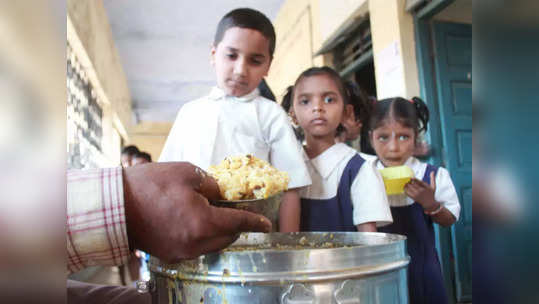 शाळांच्या पोषण आहारात विद्यार्थ्यांना तळलेला पापड!