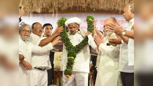 तुकाराम पगडी घालून सत्कार, २४ वर्षांनी शरद पवार देहूत संत तुकाराम महाराज मंदिरात