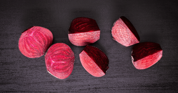 Benefits Of Beetroot Lip Balm: खूबसूरत और गुलाबी होठों के लिए लगाएं चुकंदर से बना ये लिप बाम