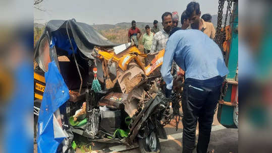 यात्रेसाठी निघाले, वाटेत रिक्षा-ट्रॅक्टरची धडक, आई-वडील आणि मुलीने जीव गमावला, मुलगा गंभीर