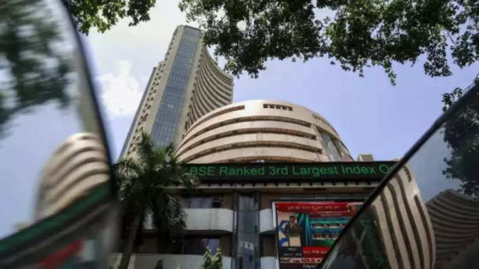 Sensex plunges 897 pts & Nifty drops below 17154 on Monday market close