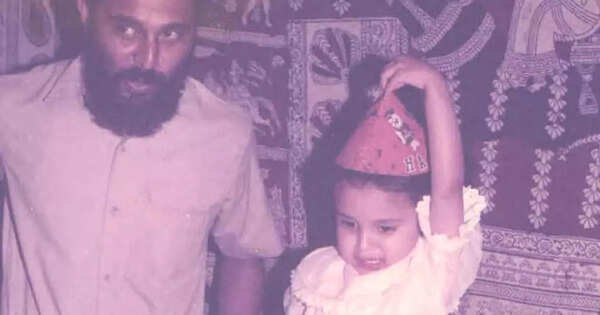इस तस्वीर में नजर आ रही बच्ची आज बॉलीवुड की हैं तूफान, बिहारी मां की इस बेटी का पॉलिटिक्स से भी है गहरा नाता