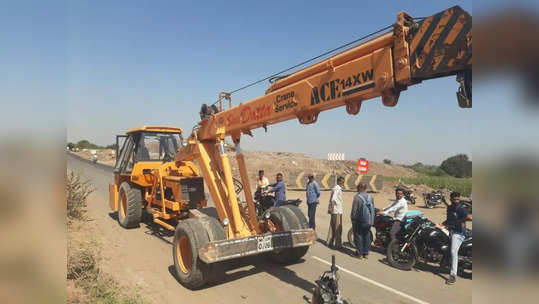 पुण्याच्या इंदापूरमध्ये दोन अपघात, तिघांचा मृत्यू; पेन्शनसाठी आलेल्या सोलापूरच्या दोघांचा प्रवास अखेरचा ठरला