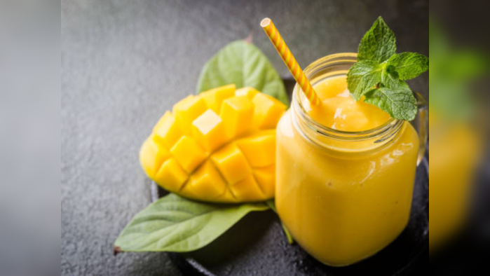 How To Eat Mango : चुकीच्या पद्धतीने आंबा खाणं ठरेल जीवघेणं, रक्त आणि हाडं पडतील कोरडी