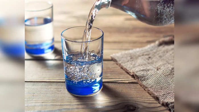 प्रमाणापेक्षा जास्त पाणी पिणं धोक्याचं, सुरूवातीलाच दिसतात ७ लक्षणे, २४ तासांत प्या फक्त इतकंच पाणी