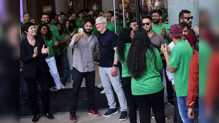 Indias first Apple retail store opens in Mumbai