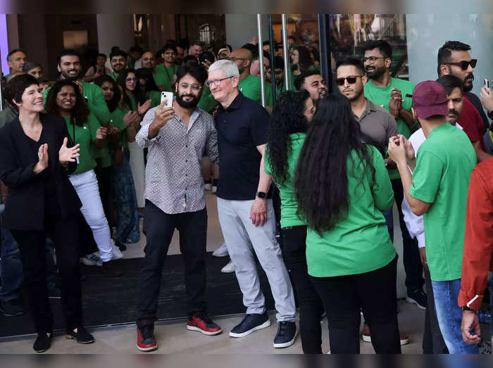 Indias first Apple retail store opens in Mumbai