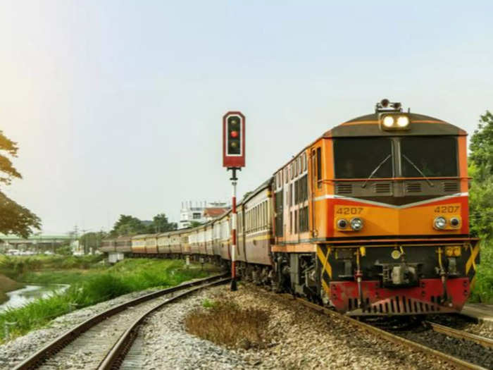 Summar Special Trains: இந்த கோடைகாலத்தை இனிமையாக்குங்கள்.. கோடைகால சிறப்பு ரயில்களை அறிவித்த ரயில்வே நிர்வாகம்..!