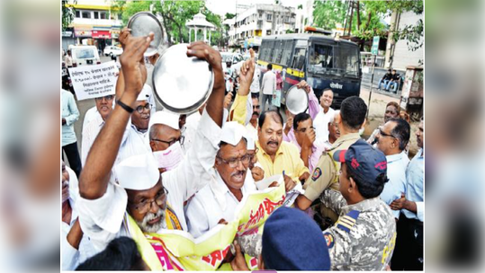 खासदारांच्या दारी 'थाळीनाद' करत EPS पेन्शनधारकांचे आंदोलन; पेन्शनवाढीसह महागाई भत्त्याची मागणी