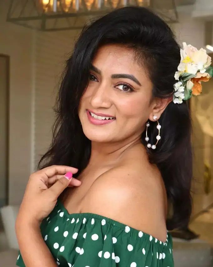 భర్తతో స్విమ్మింగ్ పూల్‌లో చిల్.. నటి అస్మిత స్విమ్ సూట్ పిక్స్ వైరల్ ...