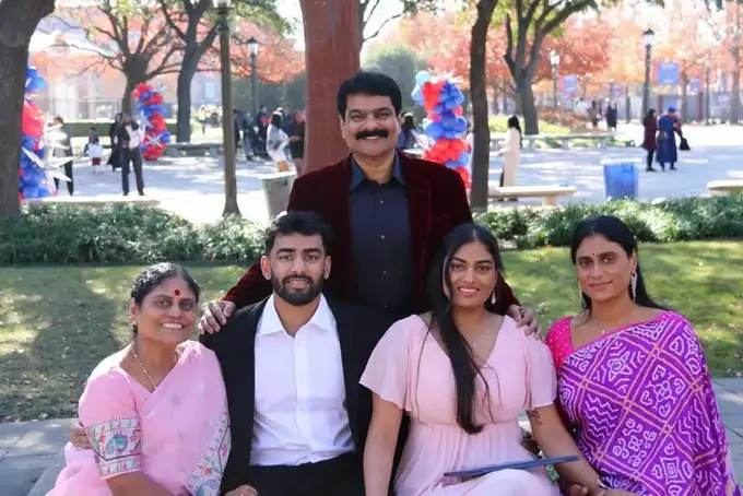 వైెఎస్ షర్మిల కుటుంబం