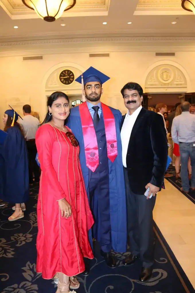 రాజా రెడ్డితో షర్మిల దంపతులు