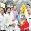 Vijayawada Beggar Yadi Reddy Donation To Temple,విజయవాడ: యాచకుడి పెద్ద ...