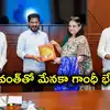 సీఎం రేవంత్‌రెడ్డితో మేనకాగాంధీ భేటీ.. వీధి కుక్కల స్టెరిలైజేషన్‌పై పవర్ పాయింట్ ప్రజెంటేషన్