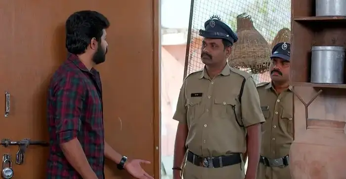 పోలీసులను రిక్వస్ట్ చేసిన బాలు..