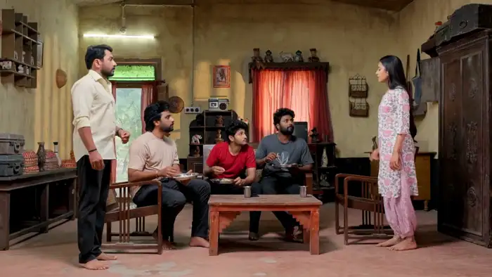 మీరు ముగ్గురూ ఇంట్లోనే ఉండండి మాట్లాడాలి