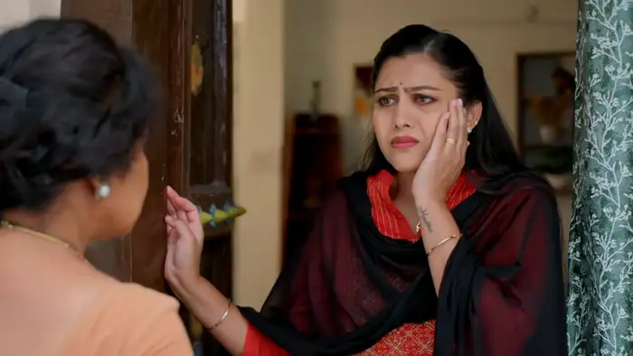 గాయత్రి చెంప పగలగొట్టిన తాయారు