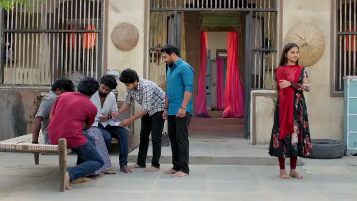 నువ్వు అటు తిరుగమ్మా నాకు సిగ్గేస్తుంది