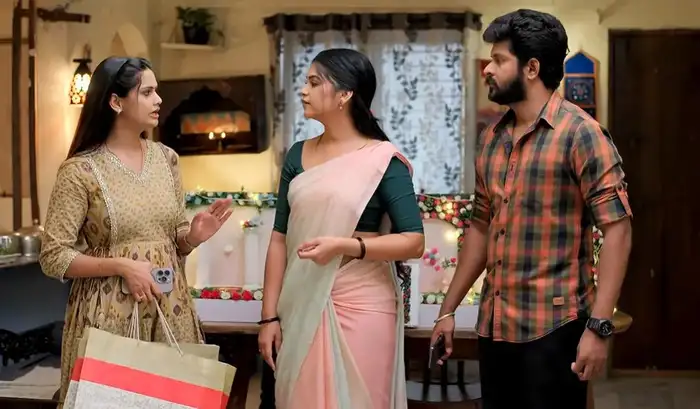 నీకు నా సారీ కట్టి రెడీ చేస్తాను రా మీనా.. శ్రుతి ప్రేమ..