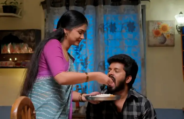 బాలుకి తినిపించిన మీనా..