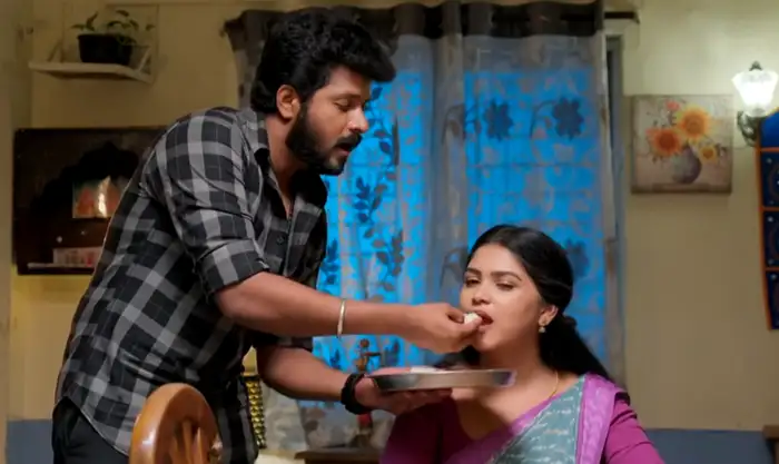 మీనాకి తినిపించిన బాలు..