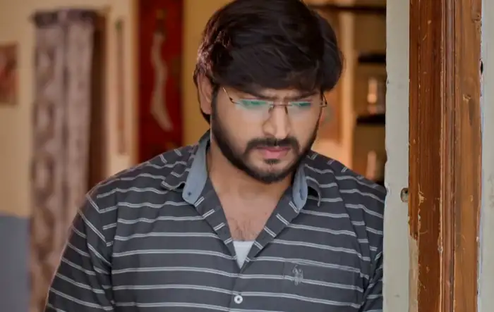 నలుగురి మాటలు విన్న మనోజ్..