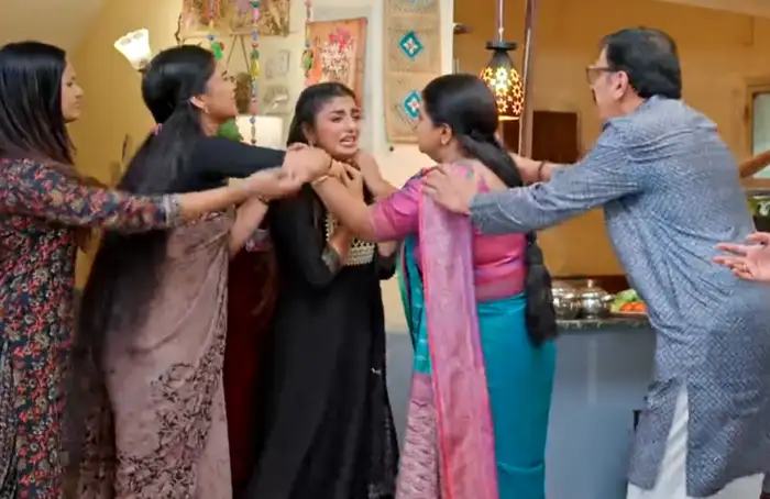 చితకబాదిన ప్రభావతి..