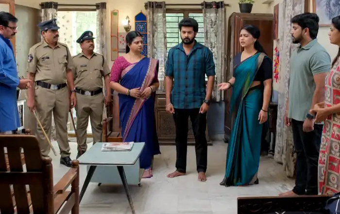 ఇంటికి పోలీసులు..
