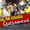 నడిరోడ్డుపై మహిళ దౌర్జన్యం.. టెంపో డ్రైవర్ పై దాడి