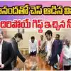 చెస్ గ్రాండ్ మాస్టర్ ప్రజ్ఞానందతో చెస్ ఆడిన సీఎం విజయ్.. సోషల్ మీడియాలో వైరల్