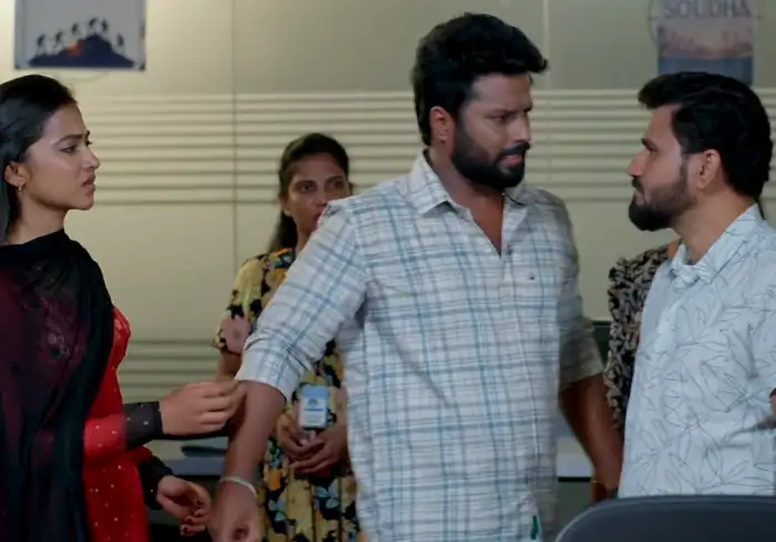 ఆఫీసులో గొడవ..