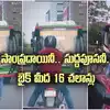 Hyderabad ఆర్టీసీ బస్సు vs బైకర్: సాంప్రదాయినీ, సుద్దపూసనీ.. ఫైనల్ ట్విస్ట్ మామూలుగా లేదుగా..