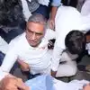 తెలంగాణ భవన్‌ వద్ద పోలీసుల లాఠీచార్జీ.. అరెస్టుకు ముందు కిందపడిపోయిన హరీష్ రావు, ఫొటోలు వైరల్