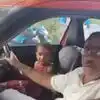 ఆరున్నరేళ్ల చిన్నారికి కారు స్టీరింగ్ అప్పగించిన హైదరాబాద్ ఎస్సై.. ఏకంగా మెయిన్ రోడ్డుపై నడుపుతూ..!