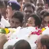 కిర్లంపూడి: ముద్రగడ పద్మనాభం పాడె మోసిన వైఎస్ జగన్ ..