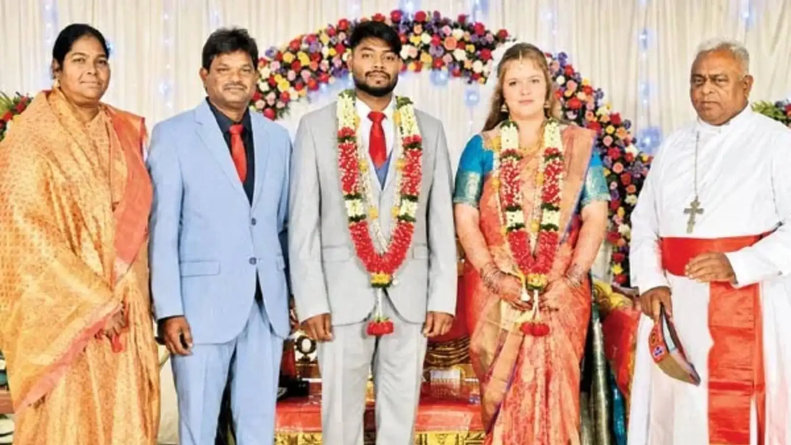 ఎల్లలు దాటినప్రేమ.. తణుకు అబ్బాయి, రష్యా అమ్మాయి.. ఆంధ్రాలో పెళ్లి – andhra-pradesh