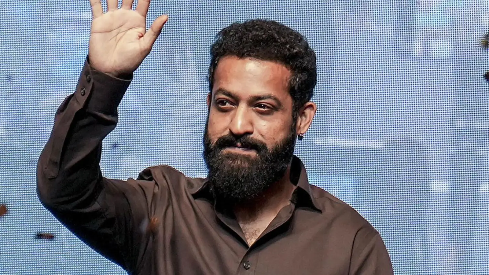 ఎన్టీఆర్ భుజానికి సర్జరీ.. తారక్ టీమ్ అధికారికప్రకటన – movies
