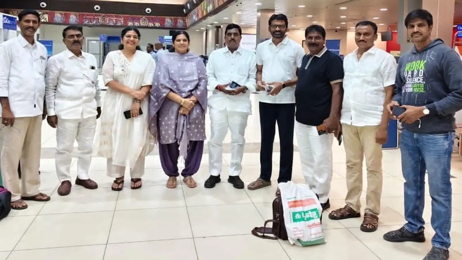 ఏపీలో ముగ్గురుప్రభుత్వ ఉపాధ్యాయులపై సస్పెన్షన్ వేటు.. కొంపముంచిన ఢిల్లీ టూర్ – politics