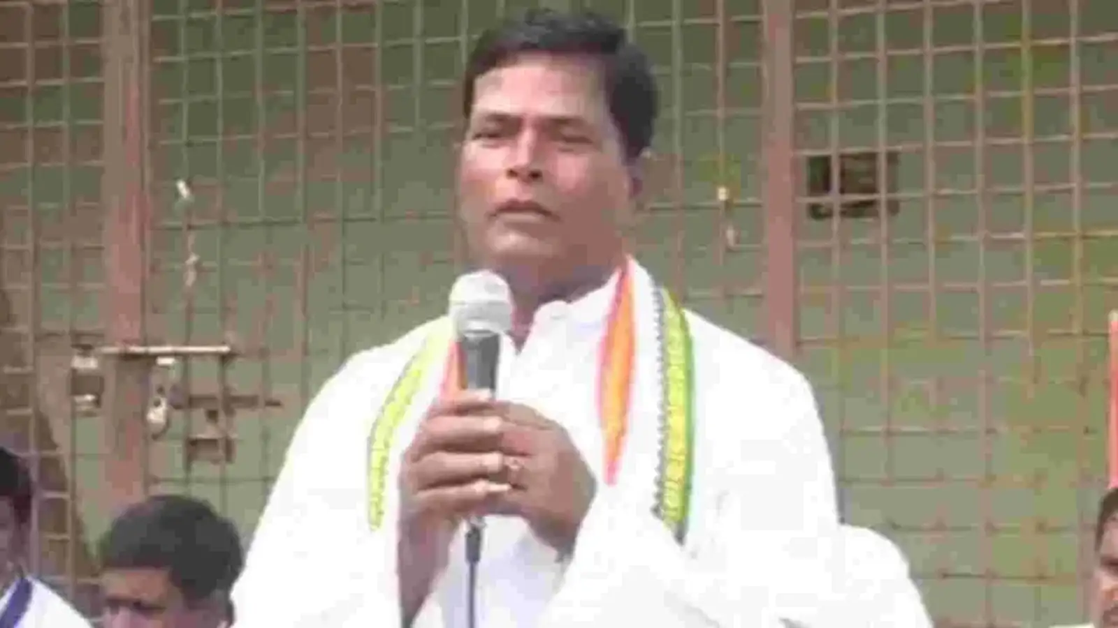 అన్నీ చూస్తూ భరిస్తున్నా.. లేదంటే మరో జీవన్ రెడ్డిలా, సోనియా చెప్పినా నాకు టికెట్ రాకుండా అడ్డుకున్నారు – politics