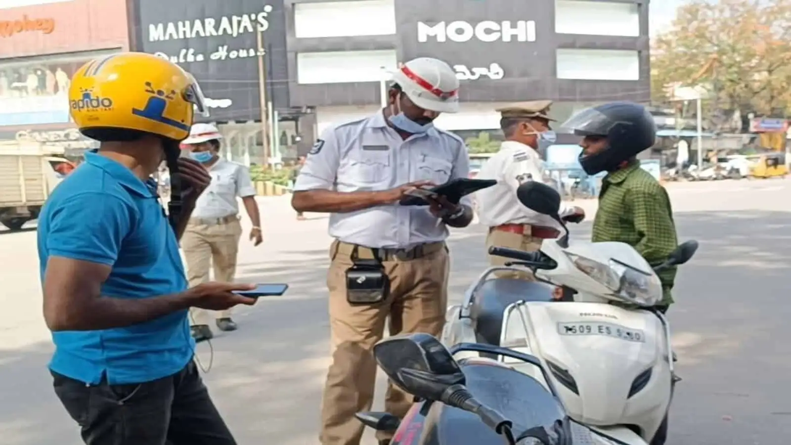 హైదరాబాద్ట్రాఫిక్ పోలీసులస్పెషల్డ్రైవ్.. నంబర్ప్లేట్లతో జాగ్రత్త, ఈ రూల్స్ పాటించండి.. లేకపోతేక్రిమినల్ కేసులు – telangana